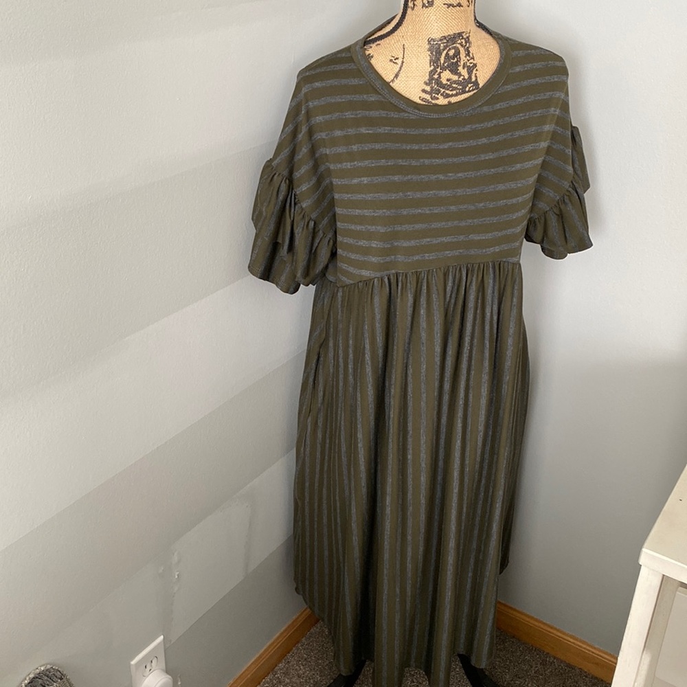 Olive dress with ruffled sleeves. Size large